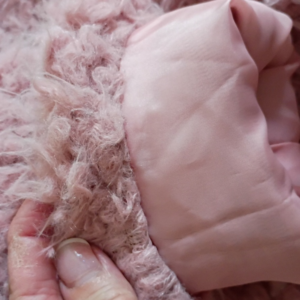 Fuzzy Kivenst Women's Dusty Pink Faux Fur Mid Length Coat Size Medium - Picture 6 of 8